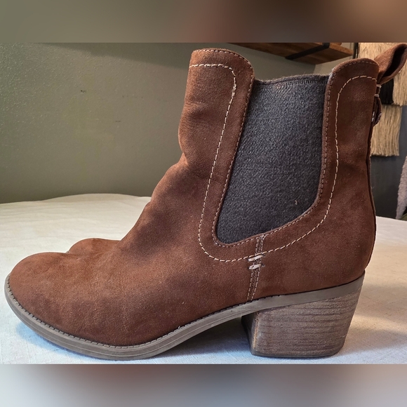 Dolce Vita Women's Brown Leather Chelsea Booties Size 8 Chunk Heel - Picture 1 of 6